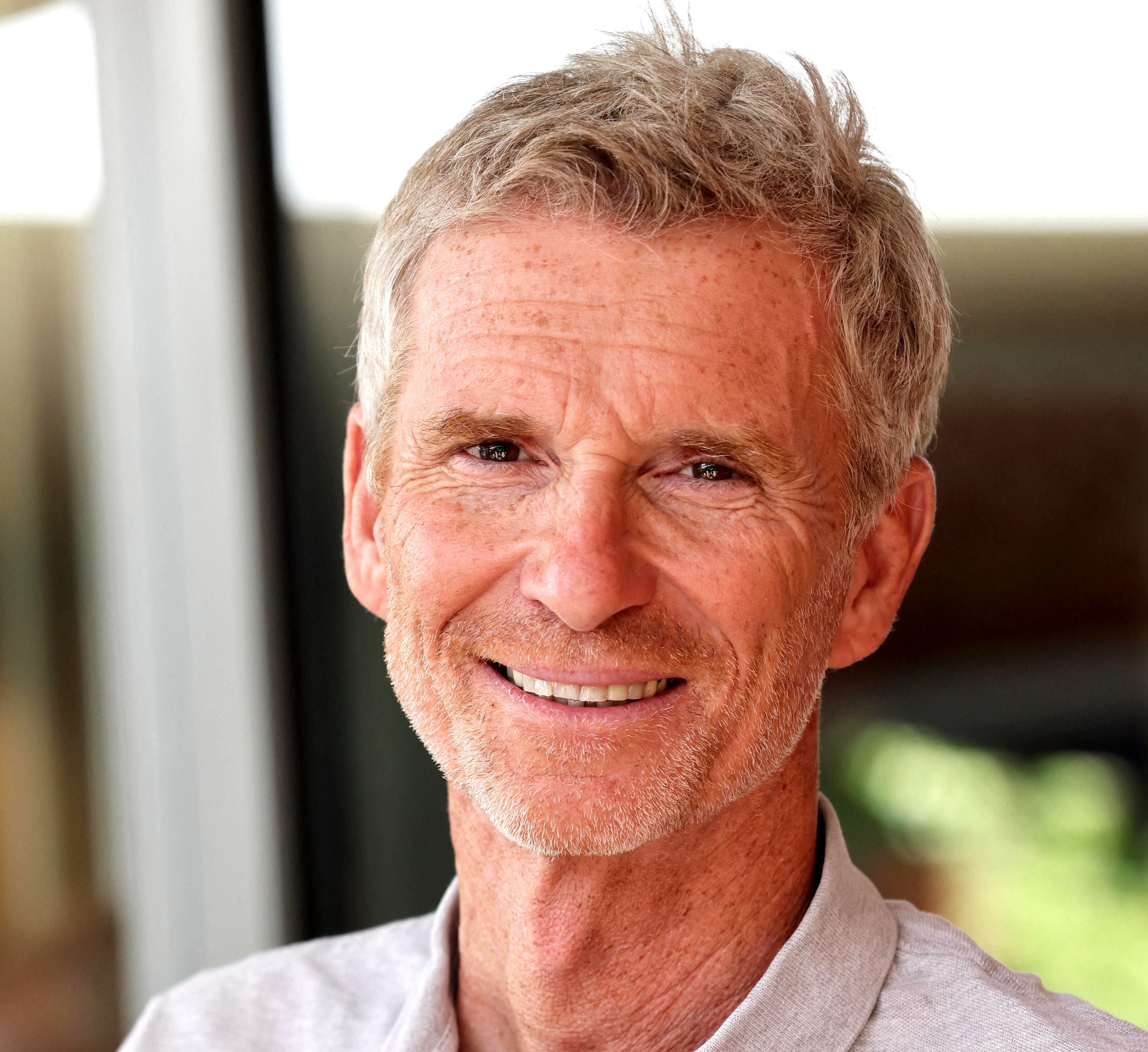 Portrait de Denis Brogniart